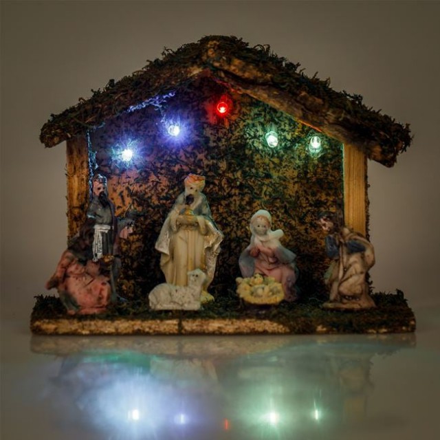 Iesle Decorativa de Craciun cu 5 Becuri LED 17.5x7.5x13cm & 7 Figurine