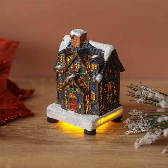 Scena de Craciun Case Ninse cu Lumina LED 5x5x8cm