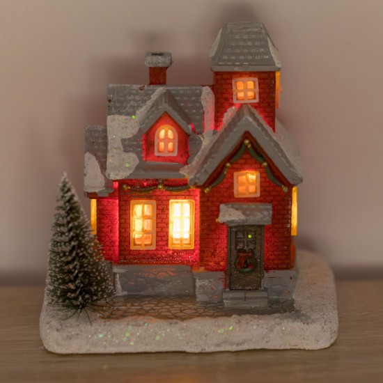 Scena de Craciun Casa Rosie cu Brad & Lumina LED 10x7x11cm