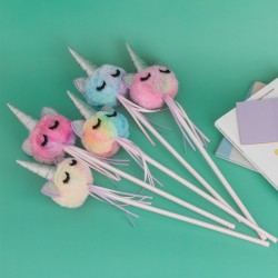 Bagheta cu Cap de Unicorn 3D din Imitatie de Blana Colorata Rainbow & Glitter Argintiu 39cm