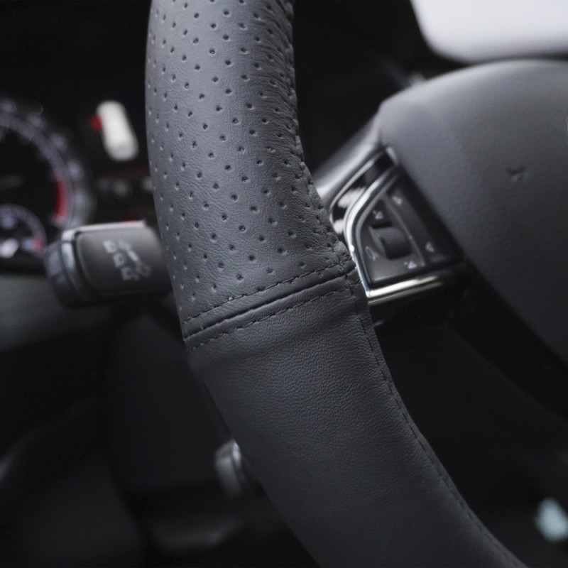 Husa Volan Piele Naturala Semi Perforata Negru 39-41 Cm